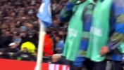 各聊各的!曼城球迷与一句英语都不会说的马斯坦托诺争论起来😂