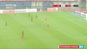 出球失误啊!U16国足遭韩国队抢断反击,还好对方射门中柱!