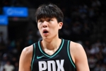 随行翻译:网上对杨瀚森批评的声音很大 他反过来劝我心态放平些